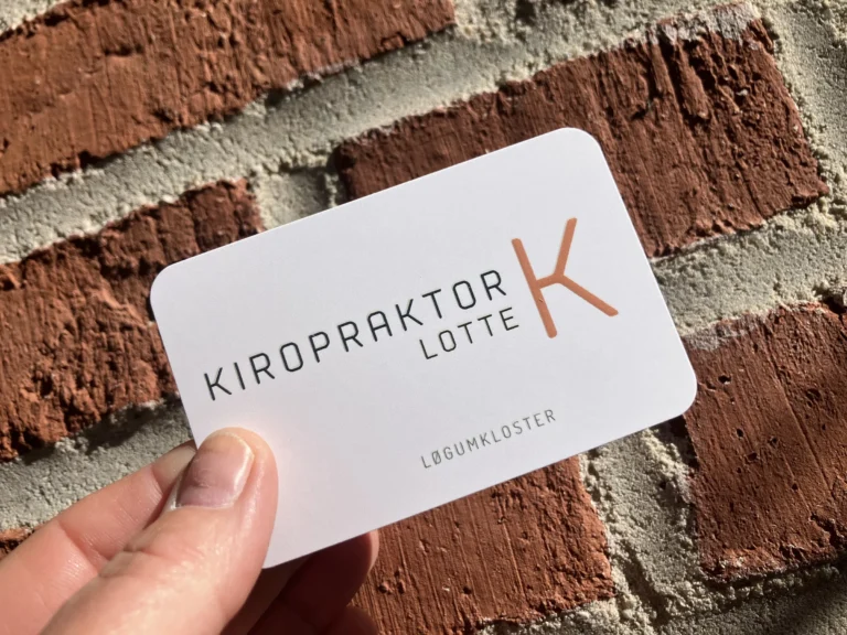Refugium og klokkespil — find vej til Kiropraktor Lotte K i Løgumkloster